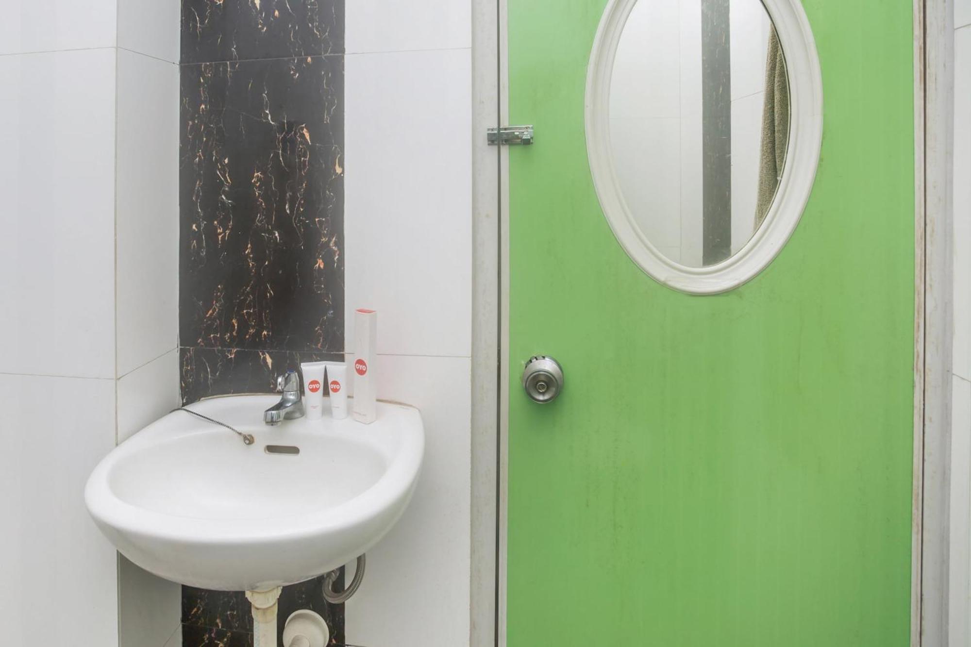 Hotel Oyo 850 Lapan Lapan Banjarmasin  Exteriér fotografie